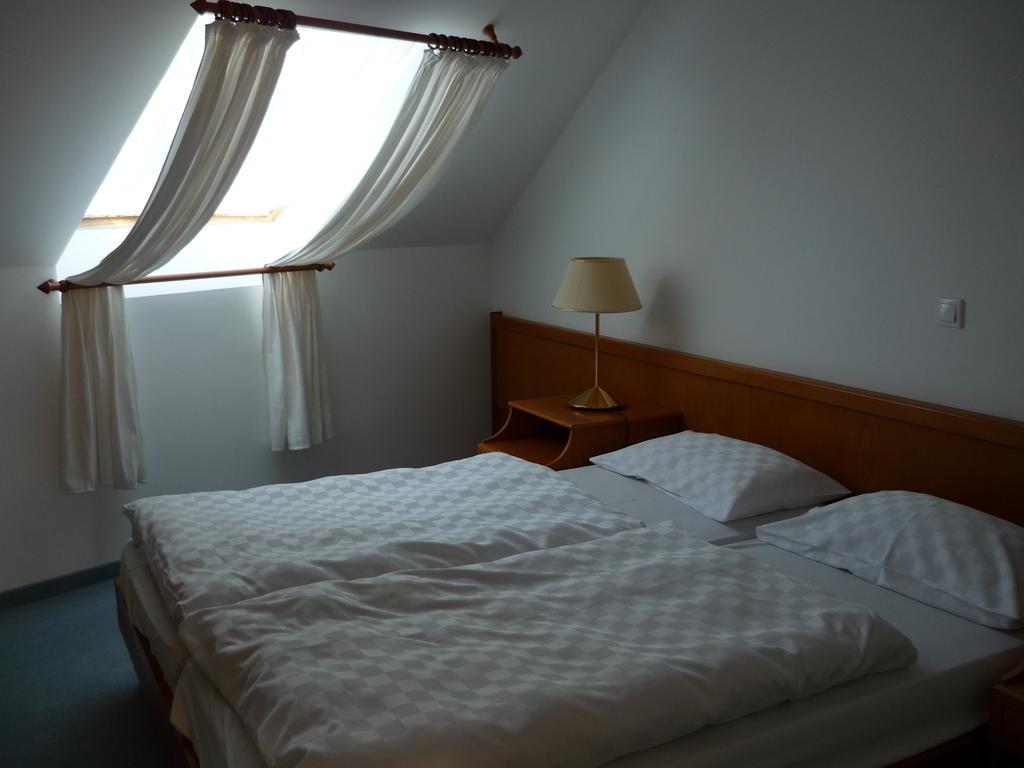 Oereg Malom Hotel Csepreg Værelse billede